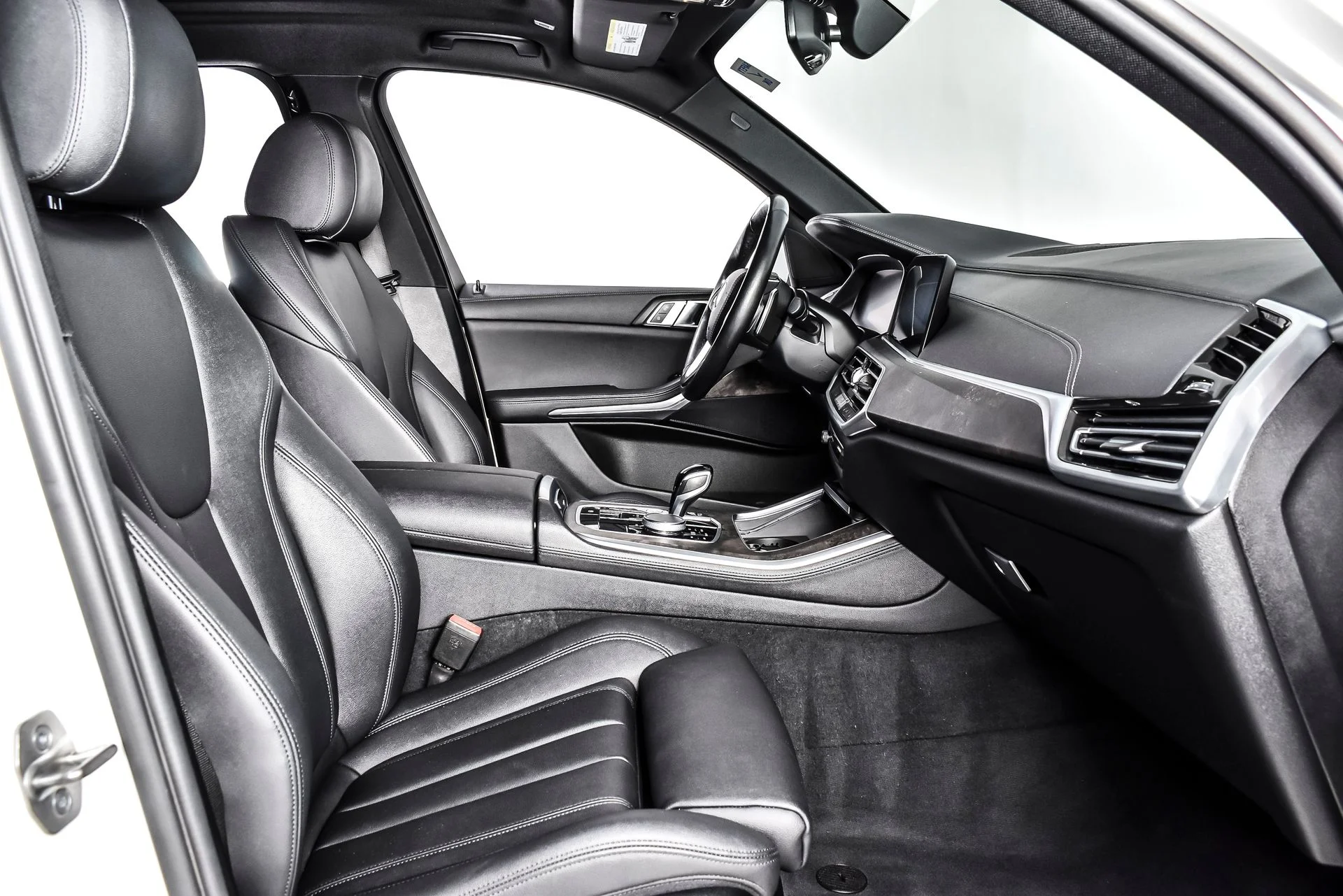 Used 2022 White Metallic BMW xDrive40i image 23