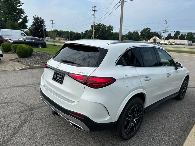 New 2026 MANUFAKTUR Moonlight White Metallic Mercedes-Benz GLC 300 image 5