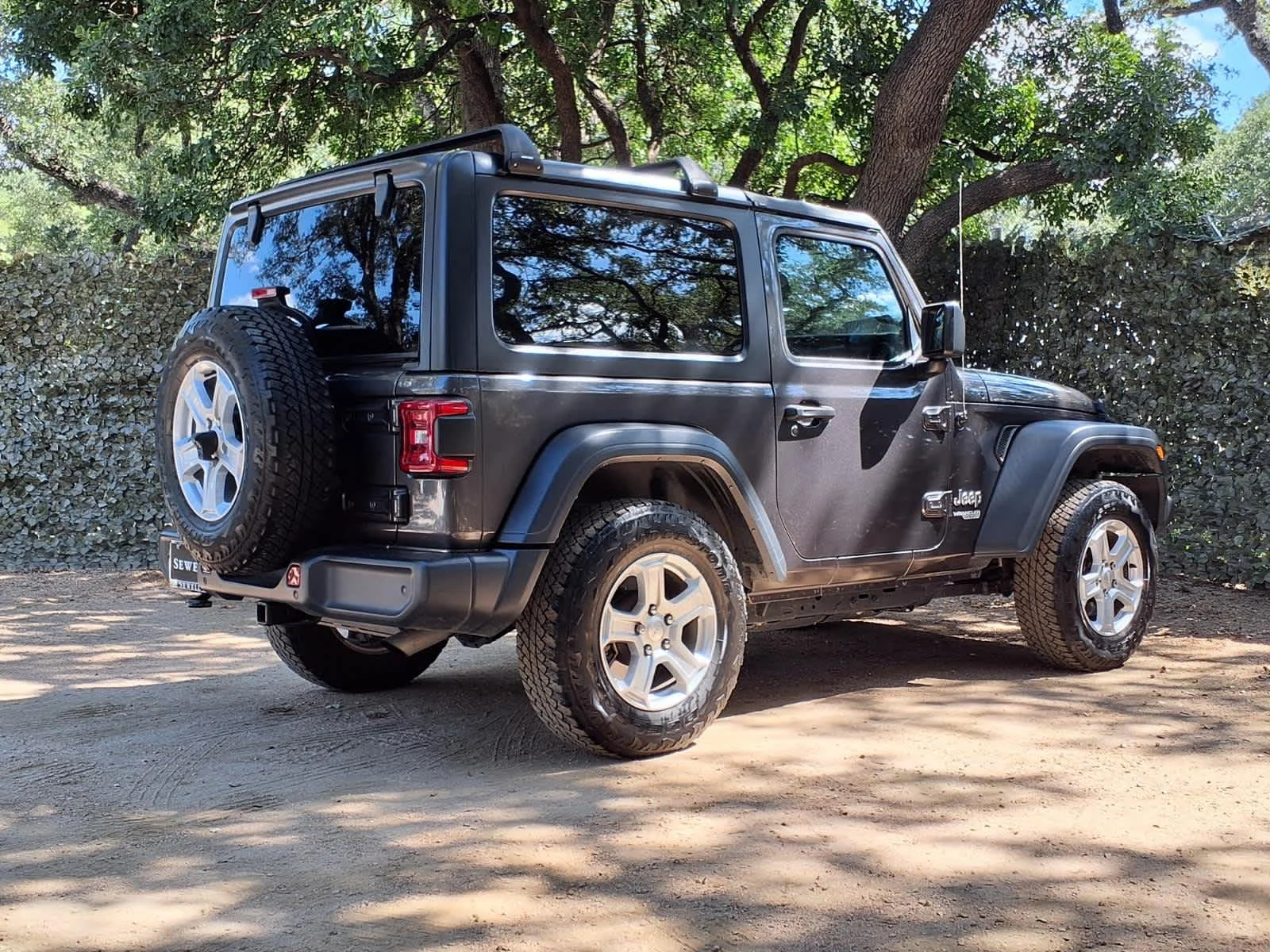 Used 2019  Jeep Sport S image 8