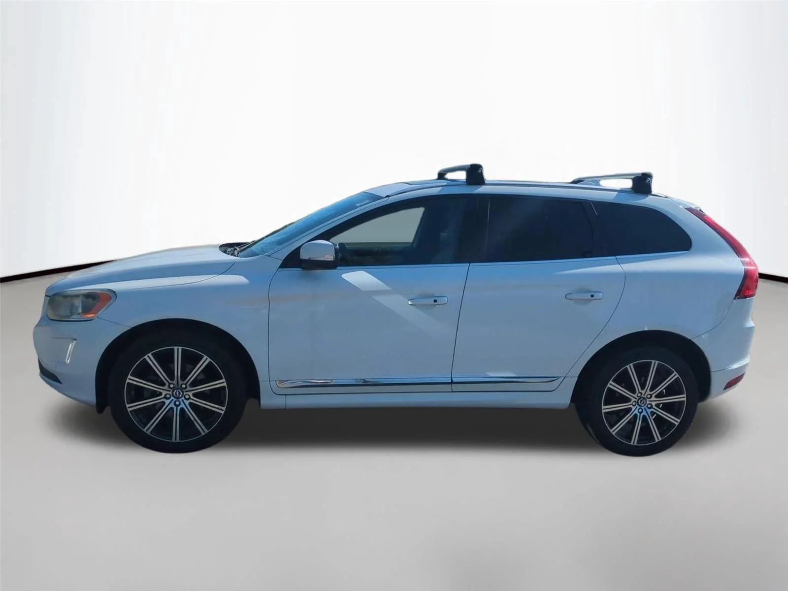 Used 2015 Ice White Volvo T5 Drive-E Premier image 2
