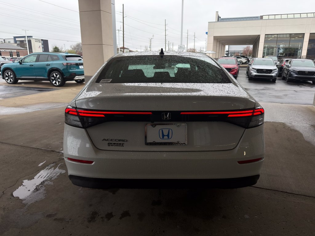 New 2026 Platinum White Pearl Honda SE image 4