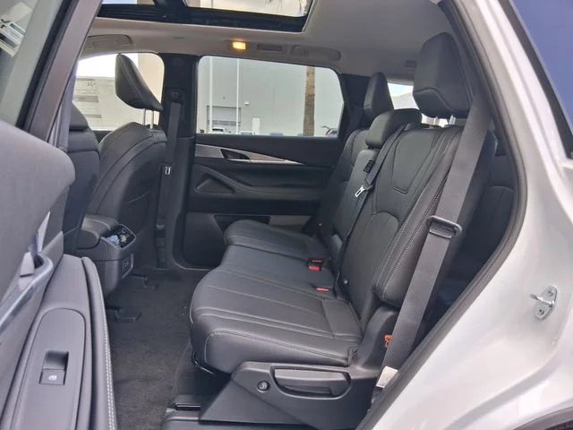 New 2027 RADIANT WHITE INFINITI Pure FWD image 20