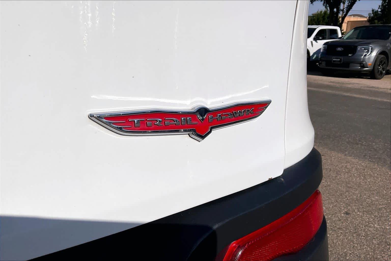 Used 2016 Bright White Clearcoat Jeep Trailhawk image 30
