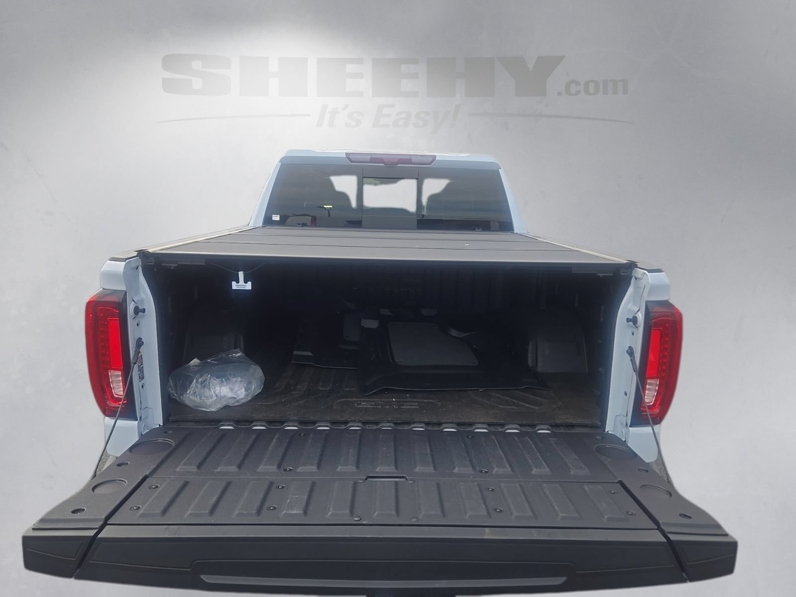 Used 2026 Glacier White Tricoat GMC Denali Ultimate image 29