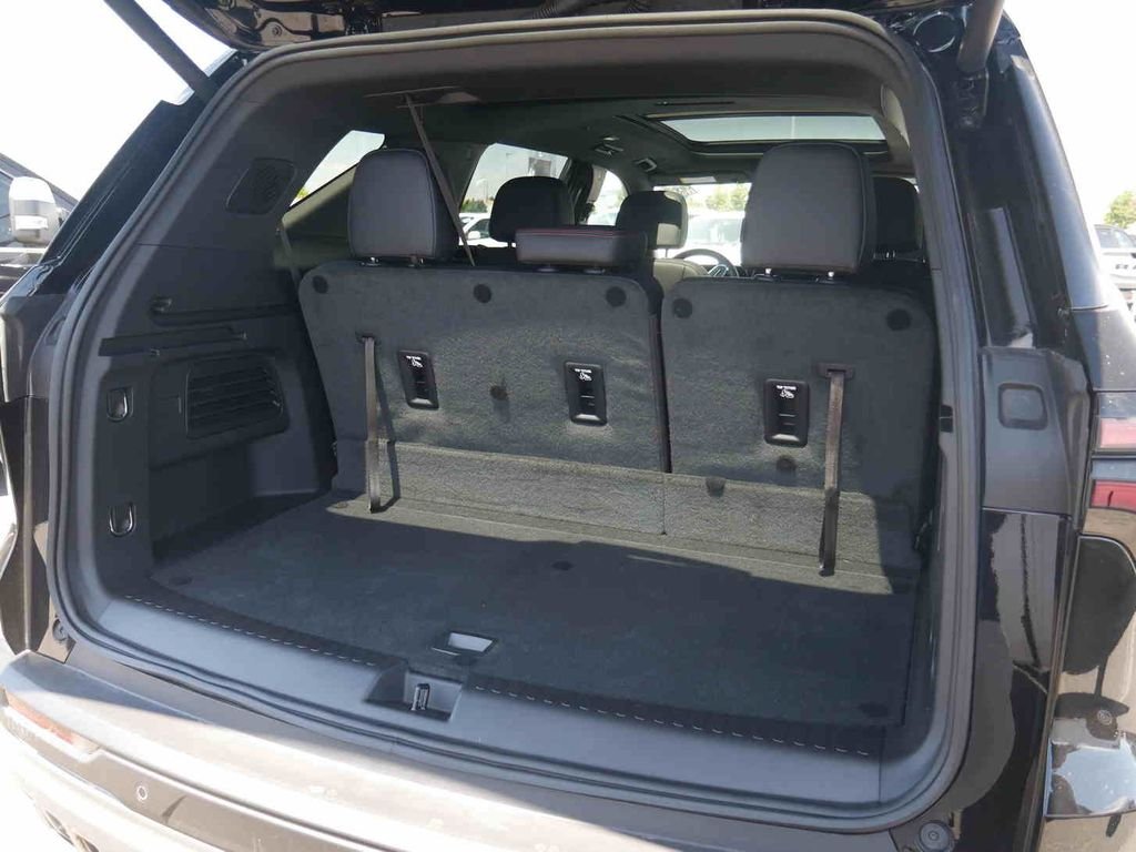 Used 2026  Chevrolet Z71 image 9