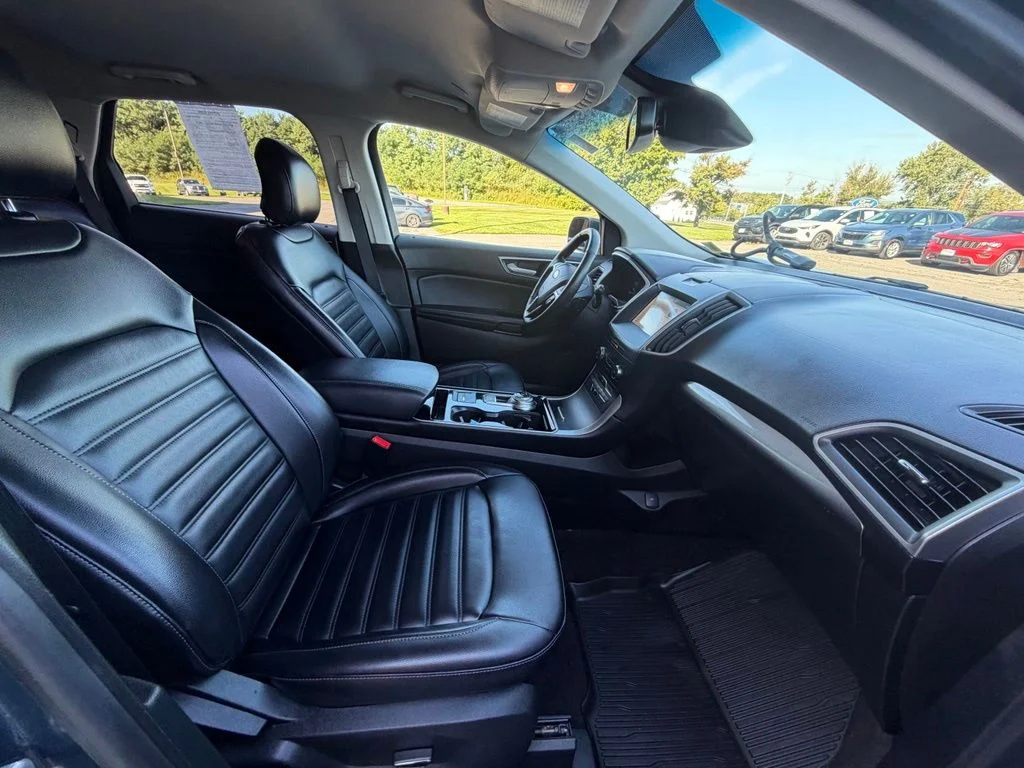 Used 2019 Green Ford SEL image 35