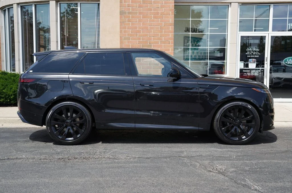 New 2026 Santorini Black Land Rover Dynamic SE image 8