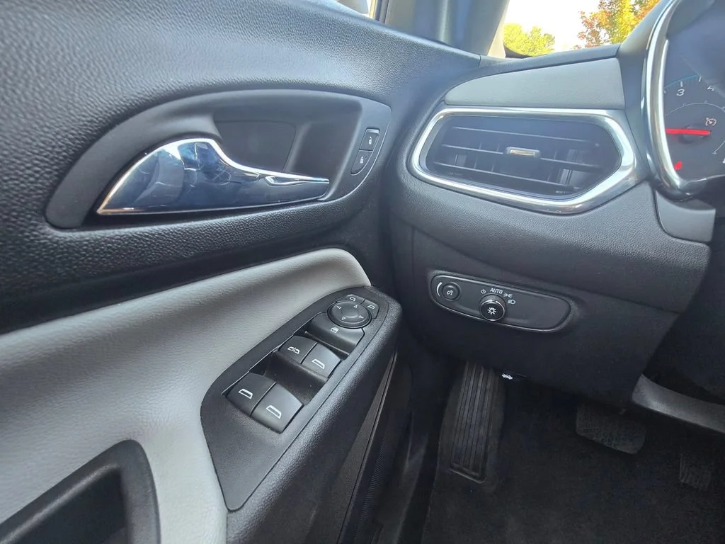Used 2020 SILVER ICE METALLIC Chevrolet LS image 20