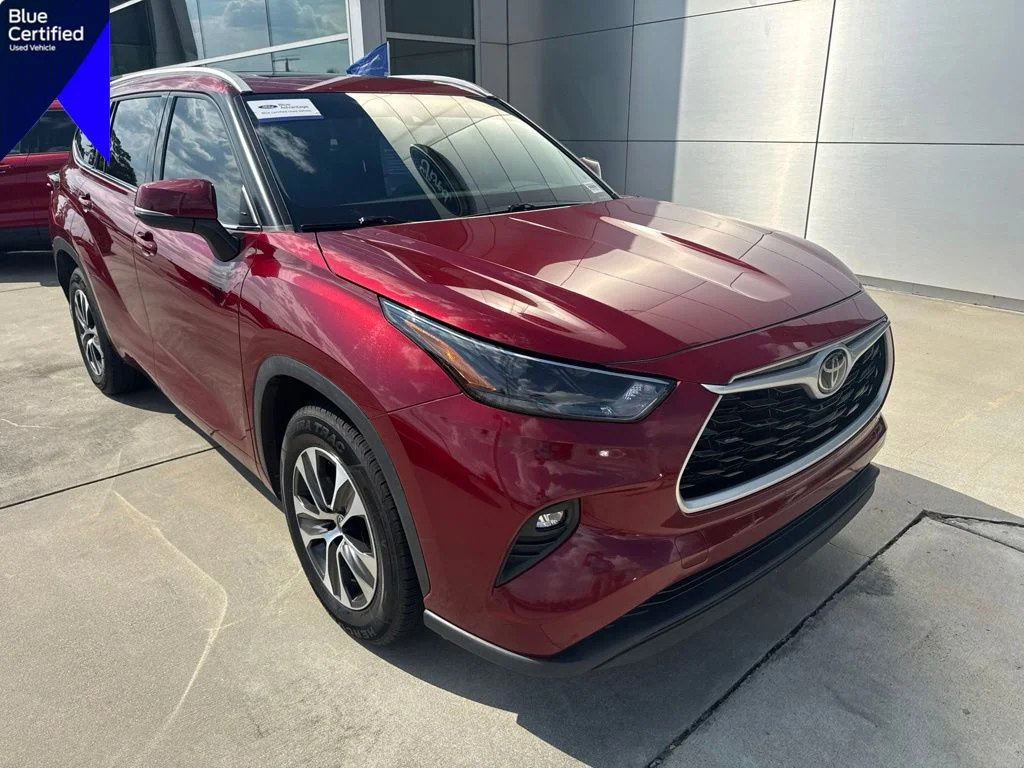 Certified Used 2022 Ruby Flare Pearl Toyota XLE image 1