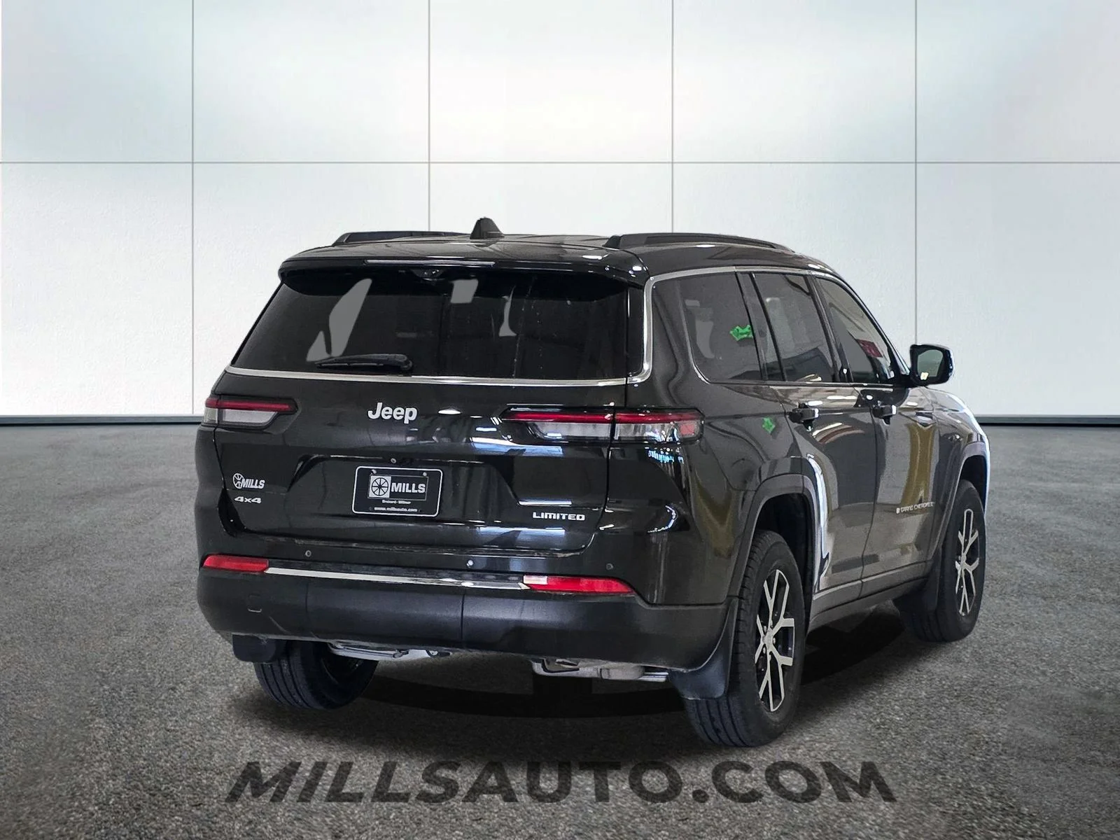 Used 2024 Gray Jeep Limited image 7