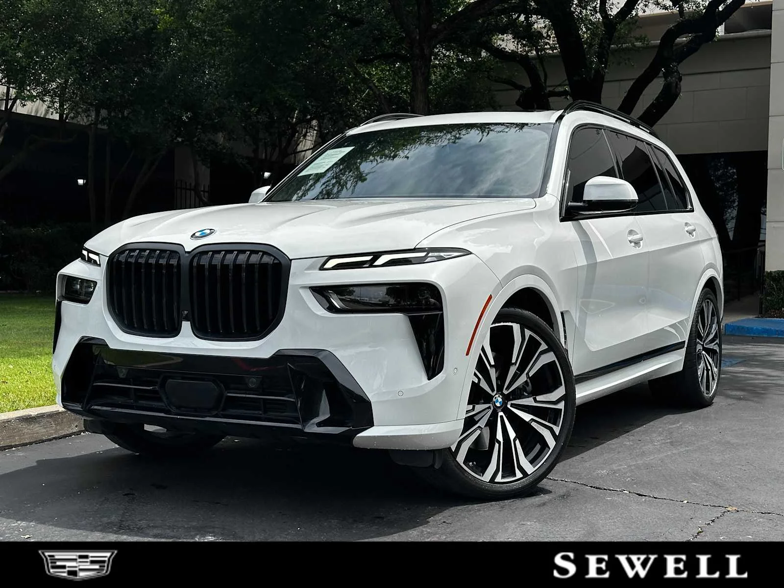 2023 BMW X7 xDrive40i's photo
