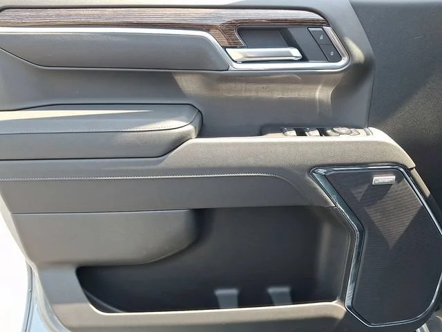New 2026 Sterling Metallic GMC Elevation image 12