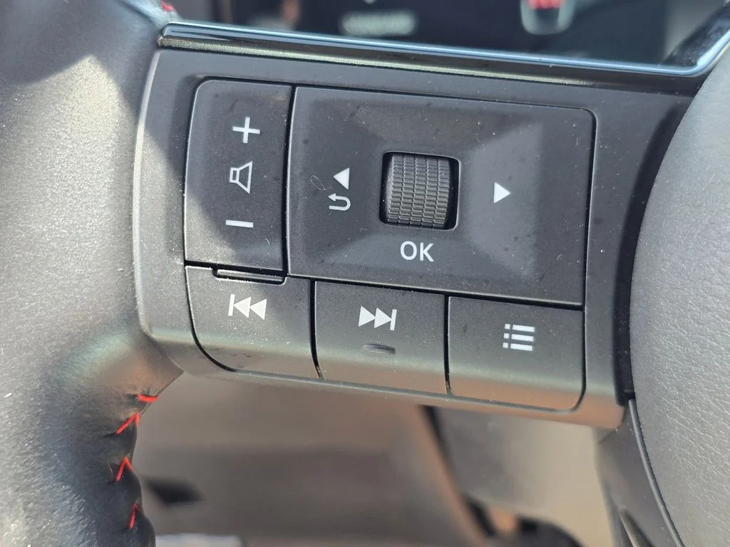 Used 2025 Gray Nissan SR image 22