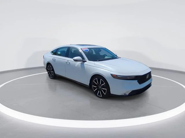 Used 2024  Honda Touring image 2
