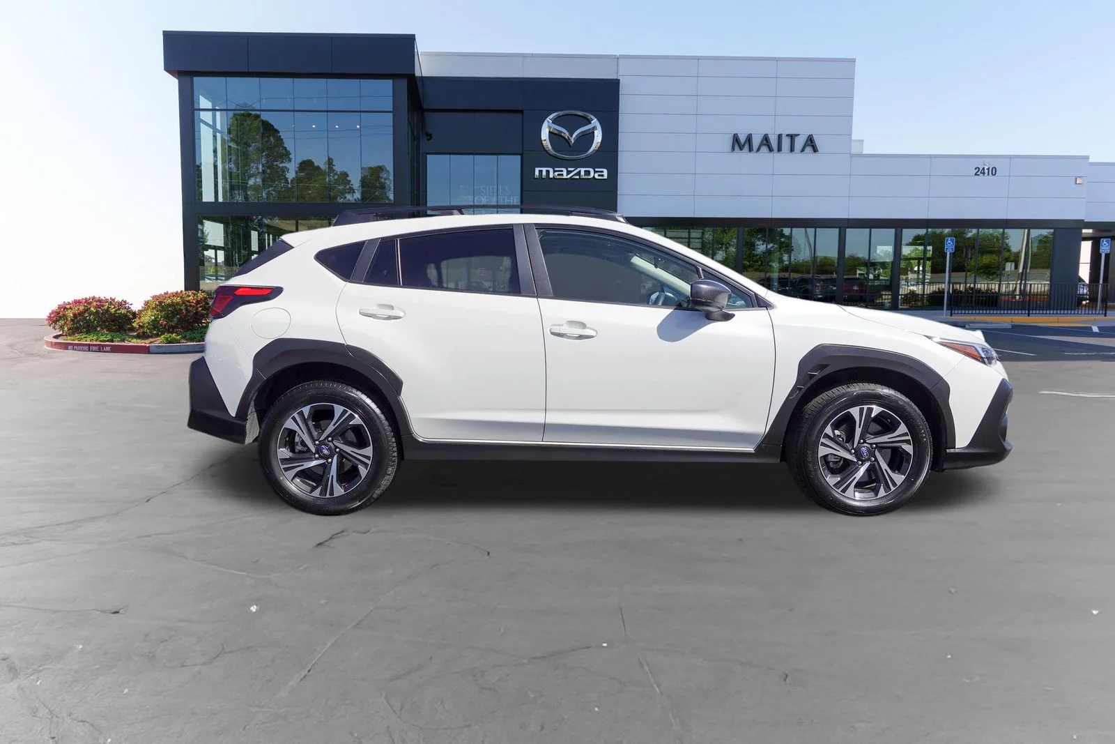 Used 2025 Crystal White Pearl Subaru Premium image 2