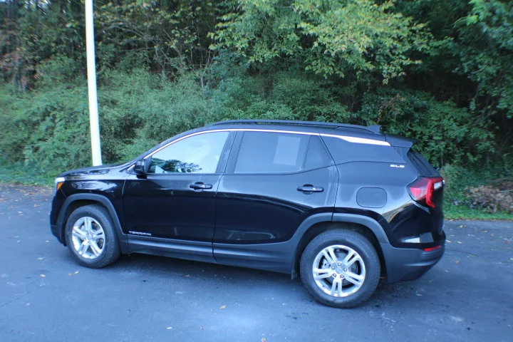 Used 2022 EBONY TWILIGHT METALLIC GMC SLE image 3