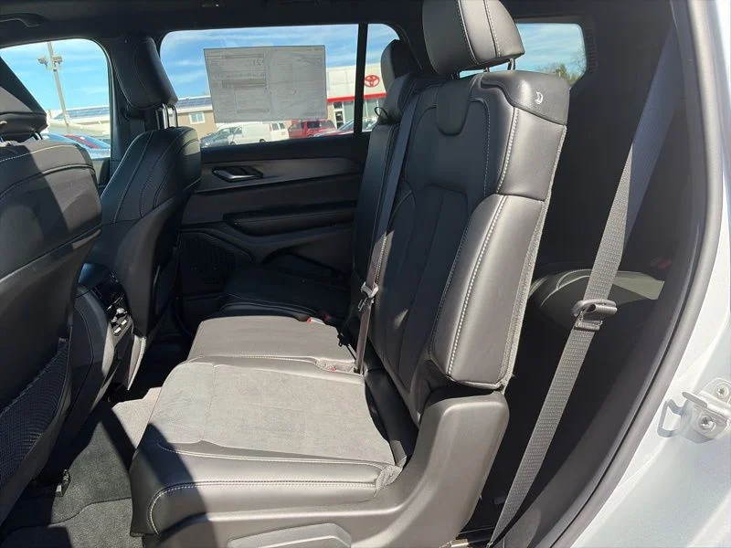 2025 Jeep Grand Cherokee L Altitude - Photo 12