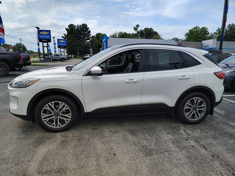 Used 2020 White Ford SEL image 9
