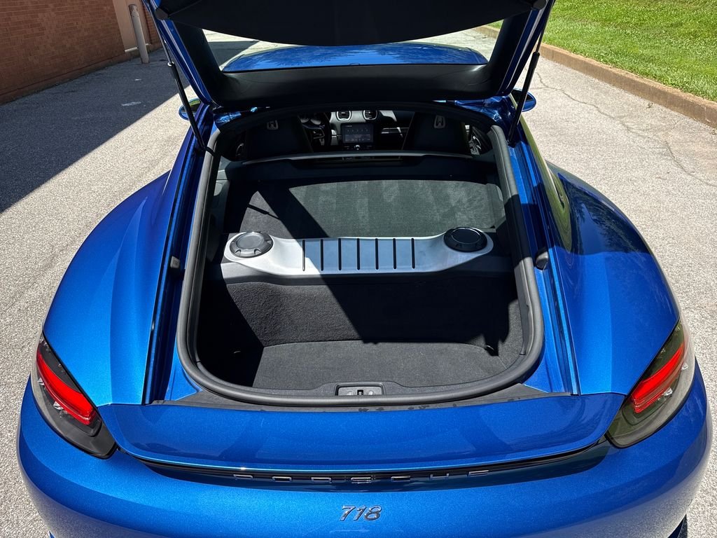 Used 2017  Porsche Base image 20