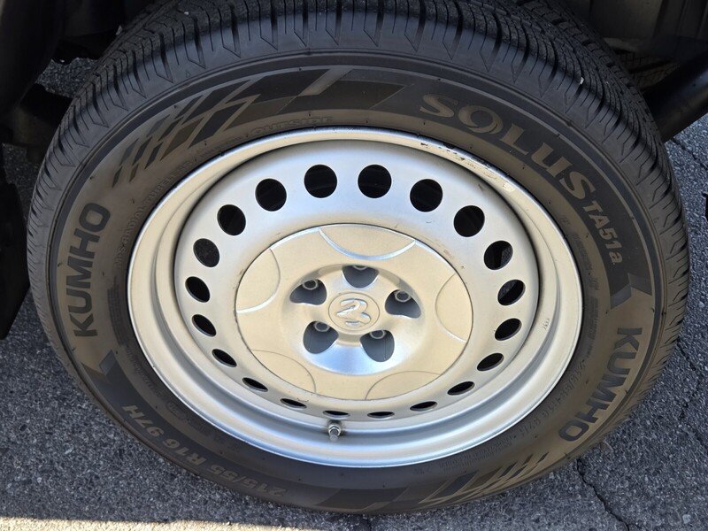 Used 2022 White Ram Base image 11
