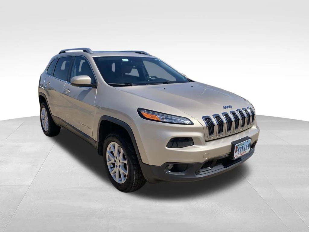 Used 2015 Beige Jeep Latitude image 11