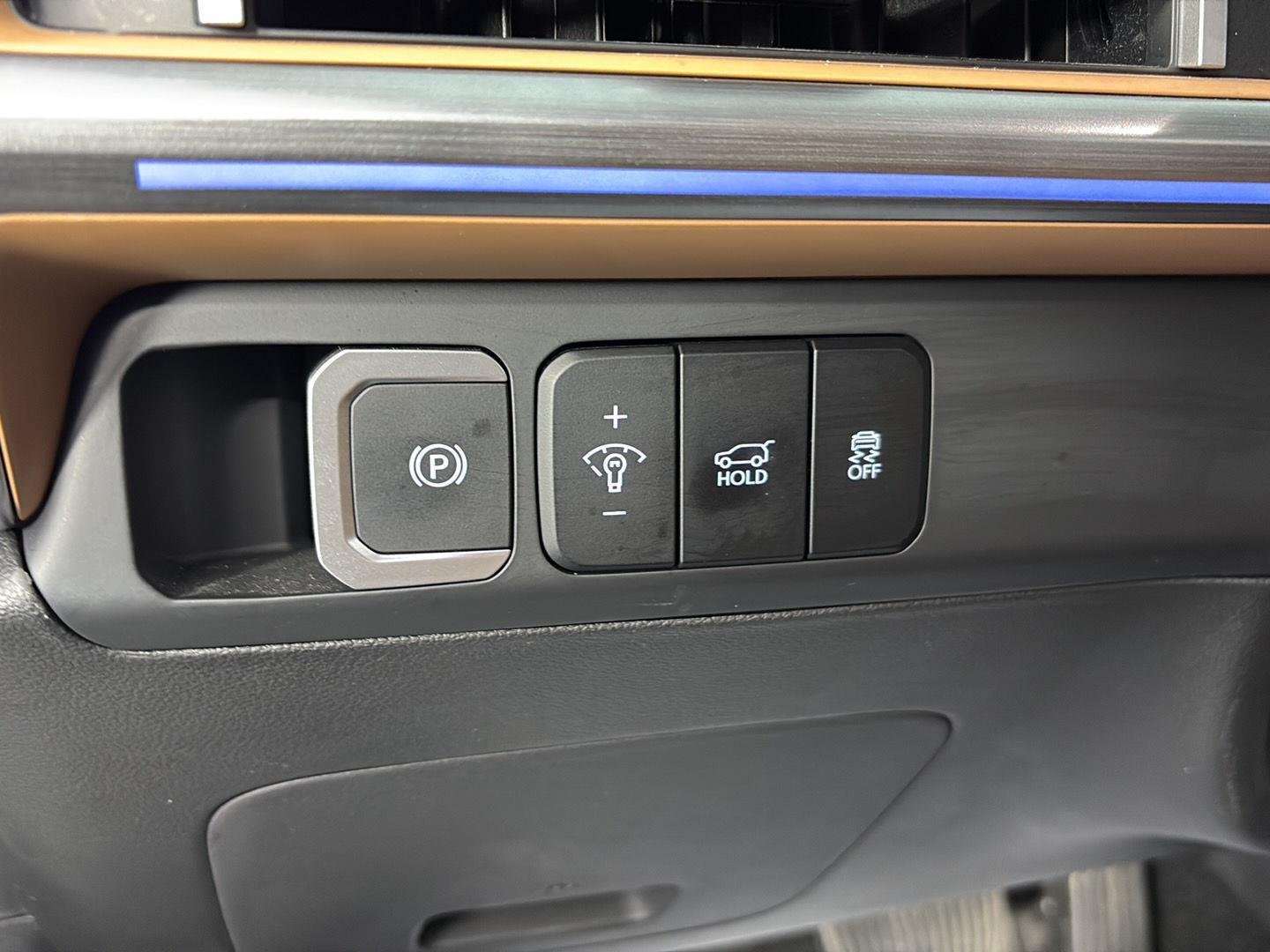 Used 2025 Phantom Black Hyundai Limited image 42