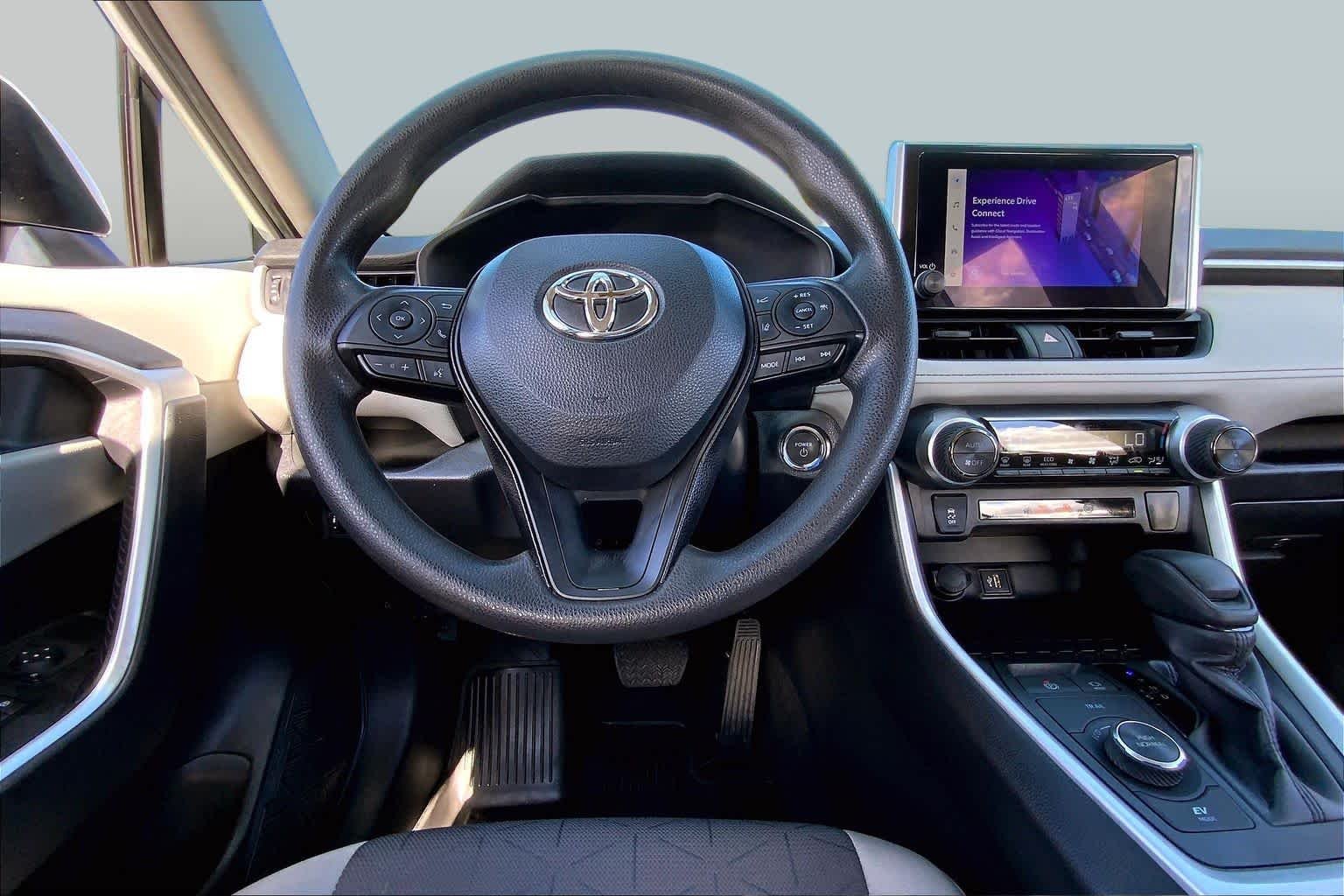 Used 2024 Ice Cap Toyota Hybrid XLE image 6