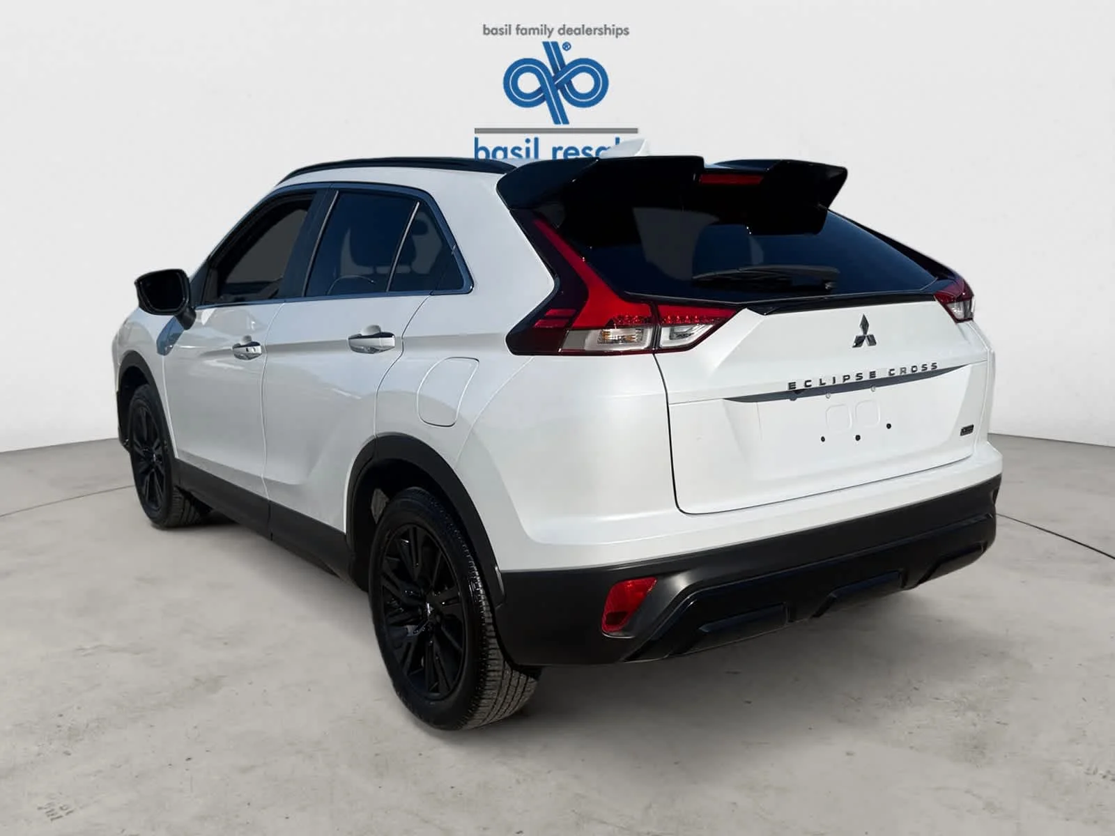 Used 2025 White Diamond Mitsubishi Black Edition image 4