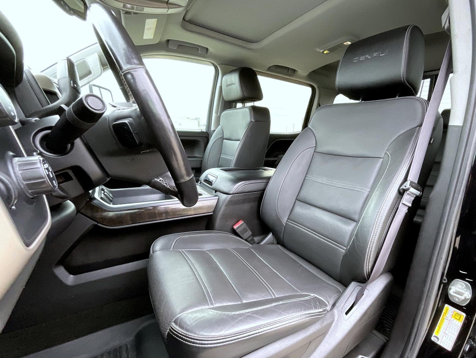 Used 2016 Black GMC Denali image 10