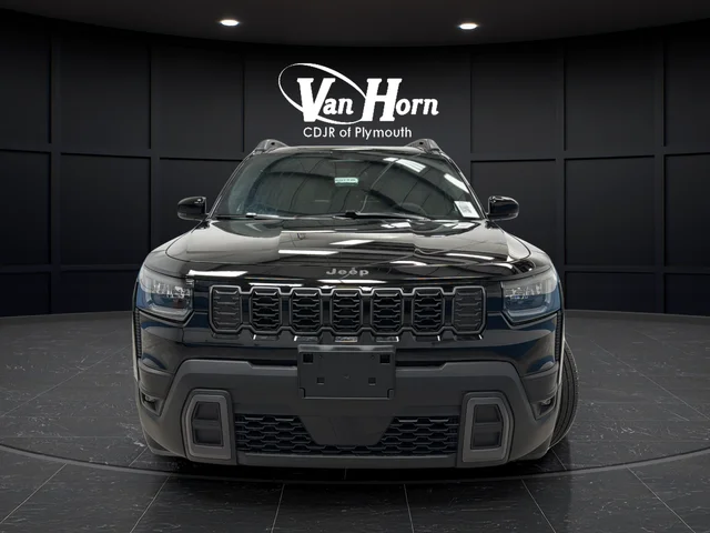 New 2026 Diamond Black Crystal Pearl-Coat Exterior Paint Jeep Limited image 2