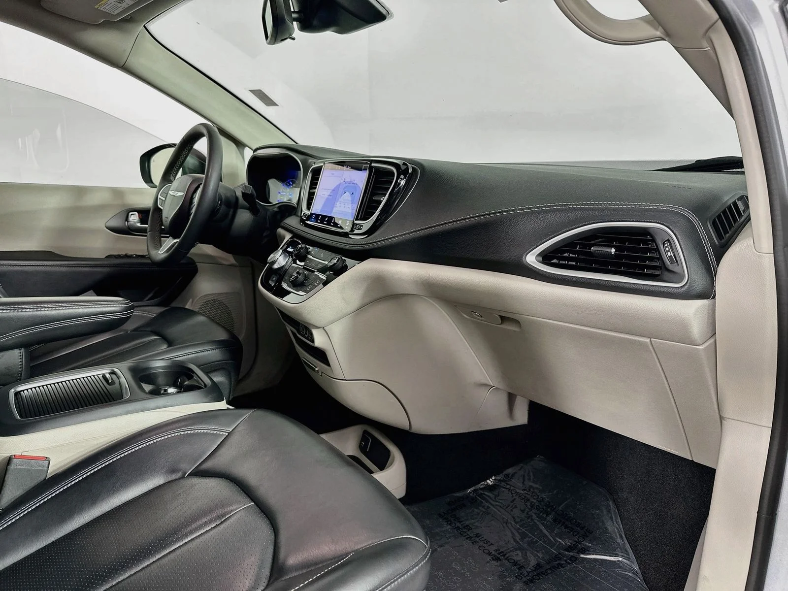 Used 2023 Silver Mist Clearcoat Chrysler Touring L image 30