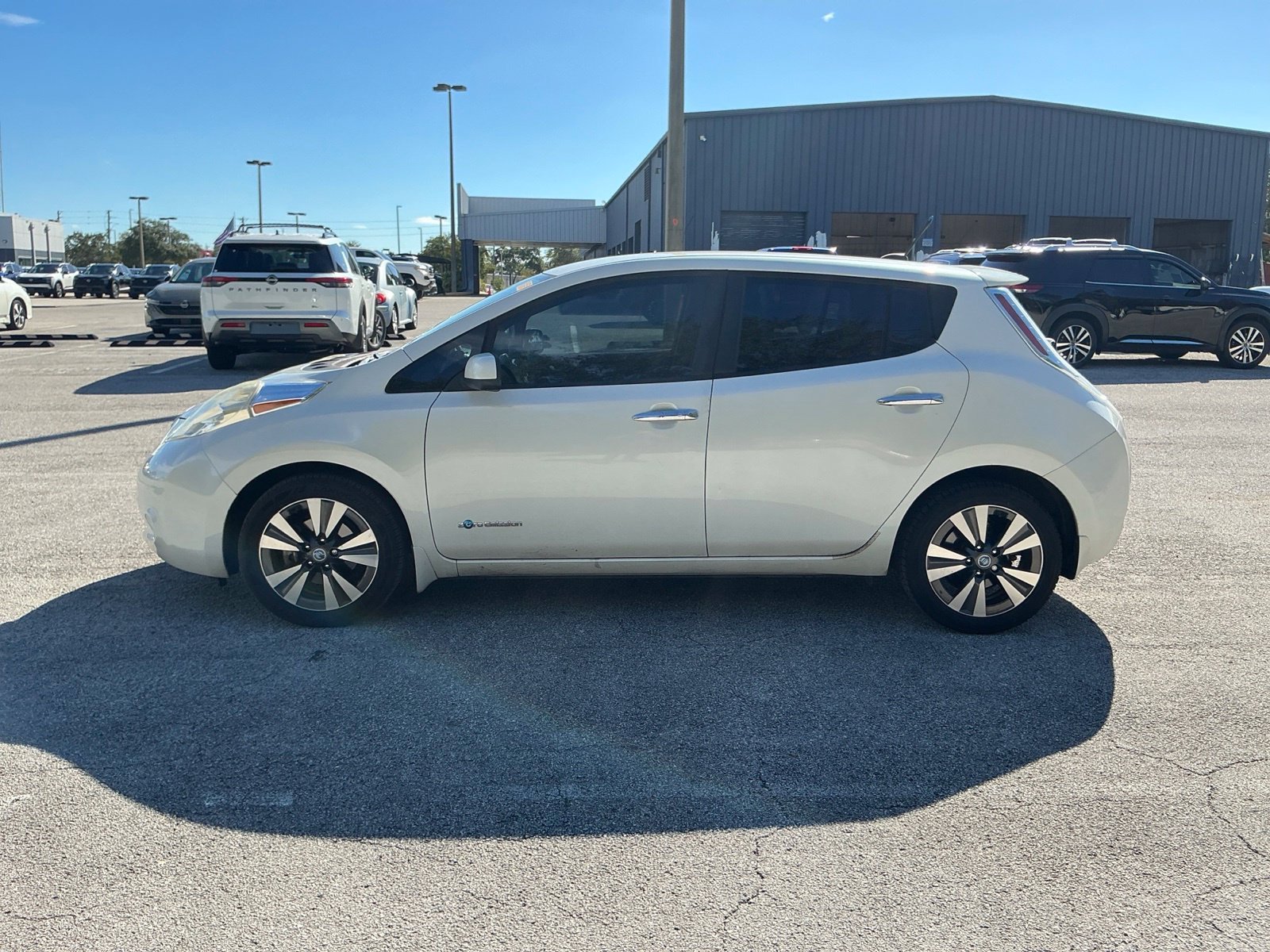 Used 2013 White Nissan SL image 5