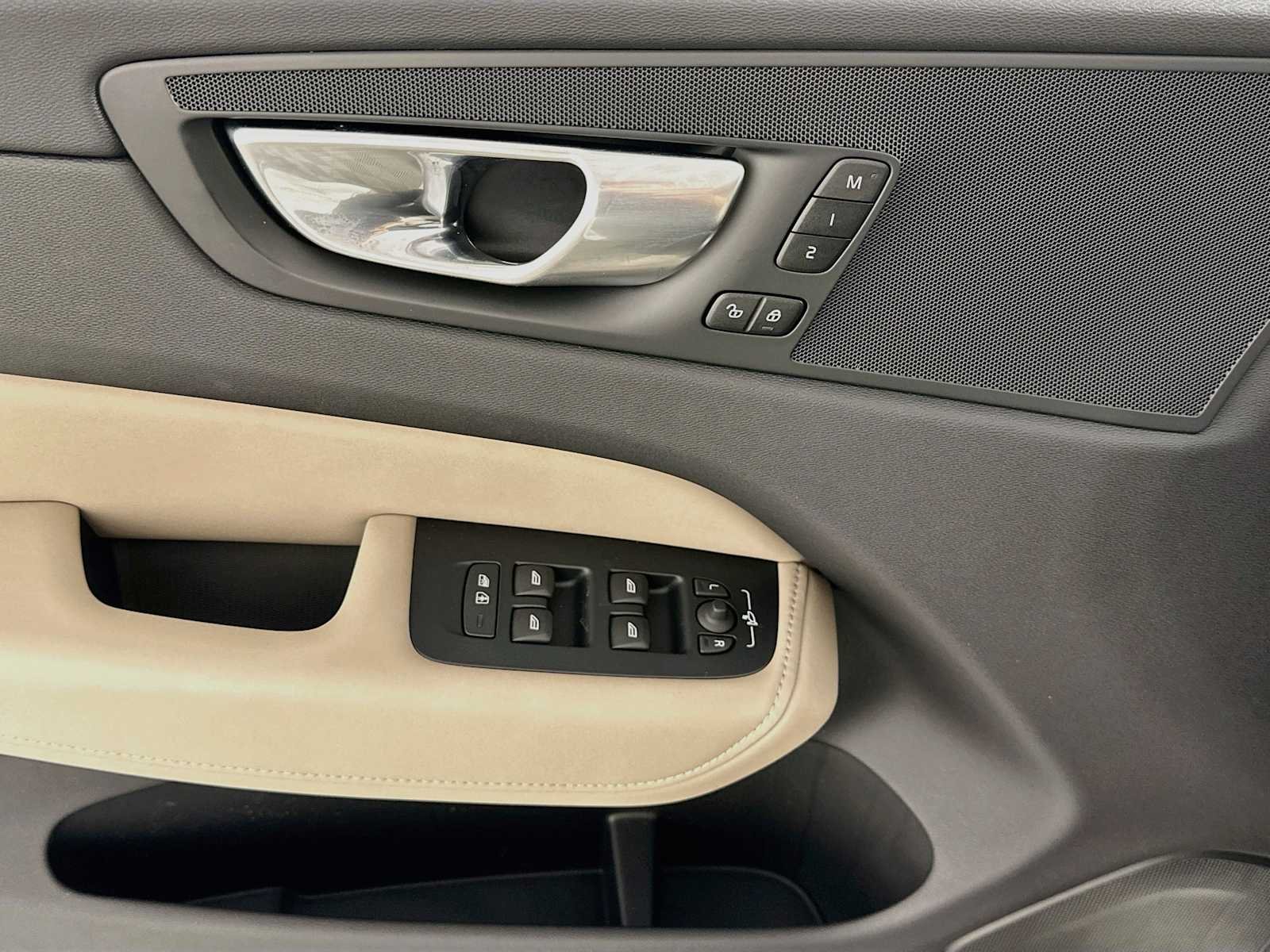 New 2026 Crystal White Volvo Plus image 16