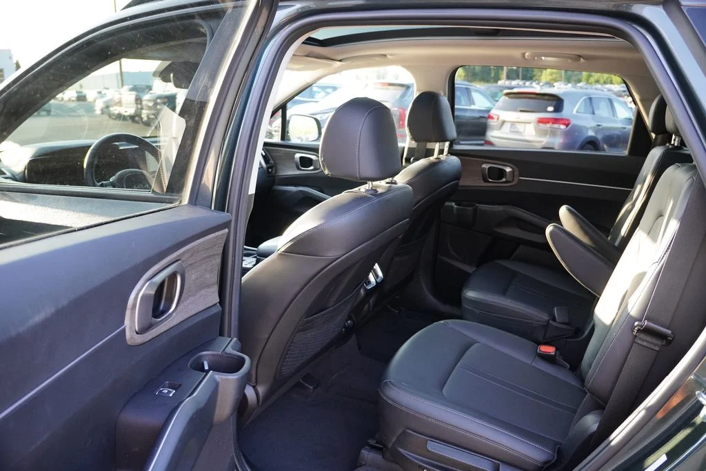 Used 2023 Aruba Green Kia X-Line EX image 16