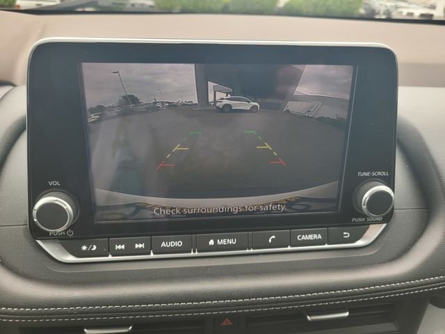 Used 2023 White Nissan S image 21