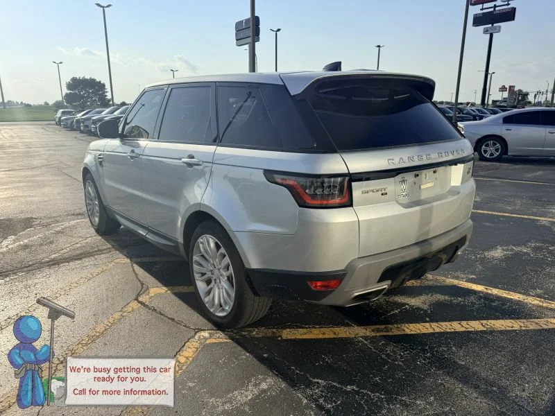 Used 2020  Land Rover SE image 3
