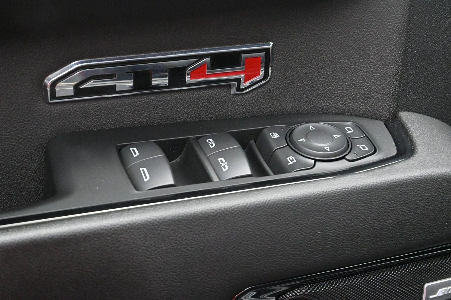 Used 2024 Sterling Metallic GMC AT4 image 12