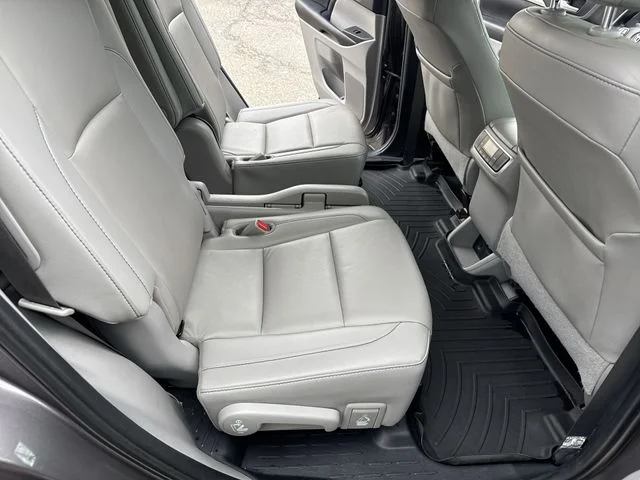 Used 2019 Gray Toyota XLE image 11