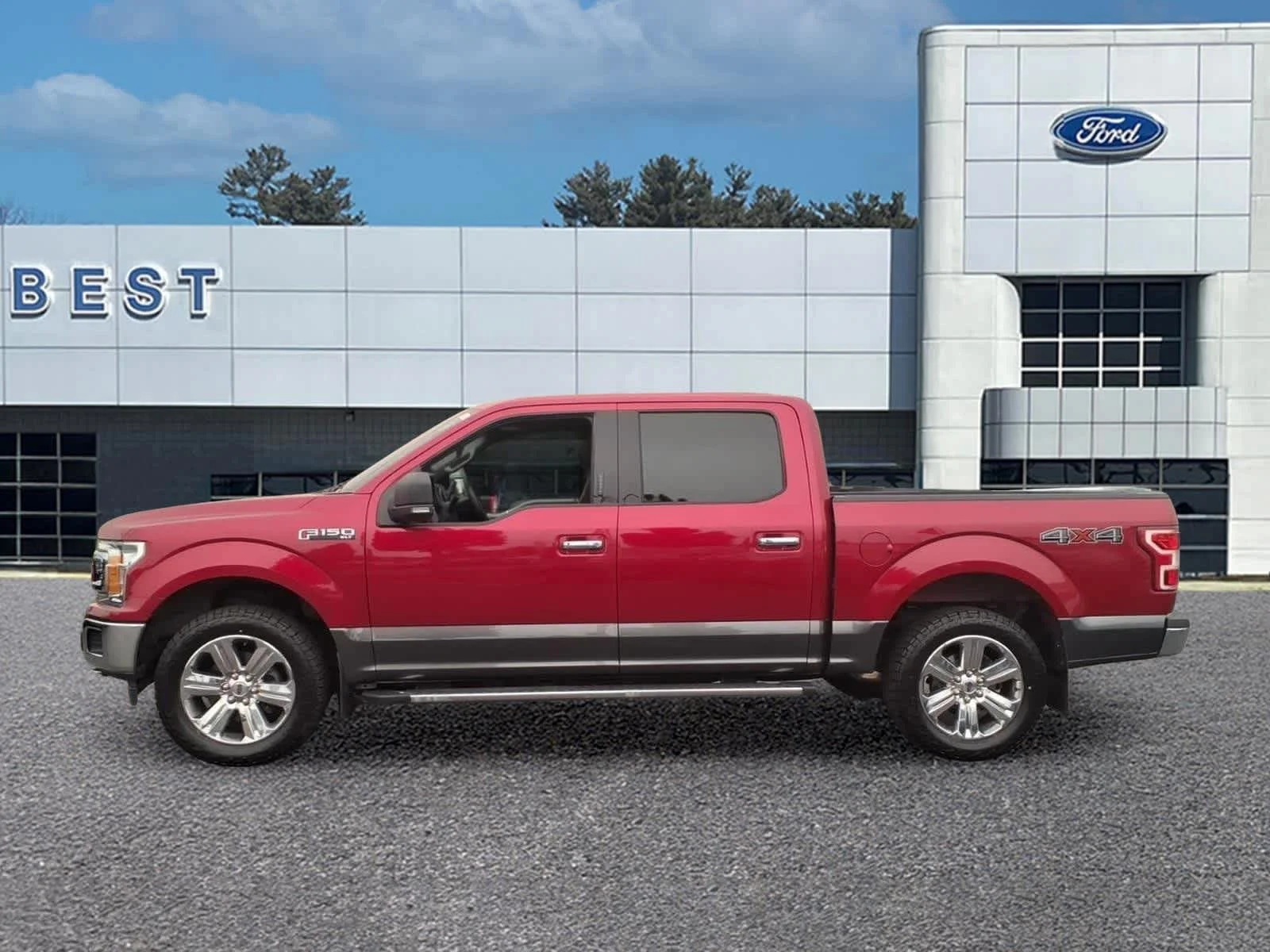 Used 2020 Rapid Red Metallic Tinted Clearcoat/Magnetic Ford XLT image 2