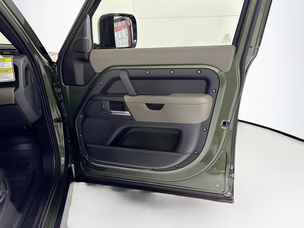 New 2026 Woolstone Green Land Rover S image 27
