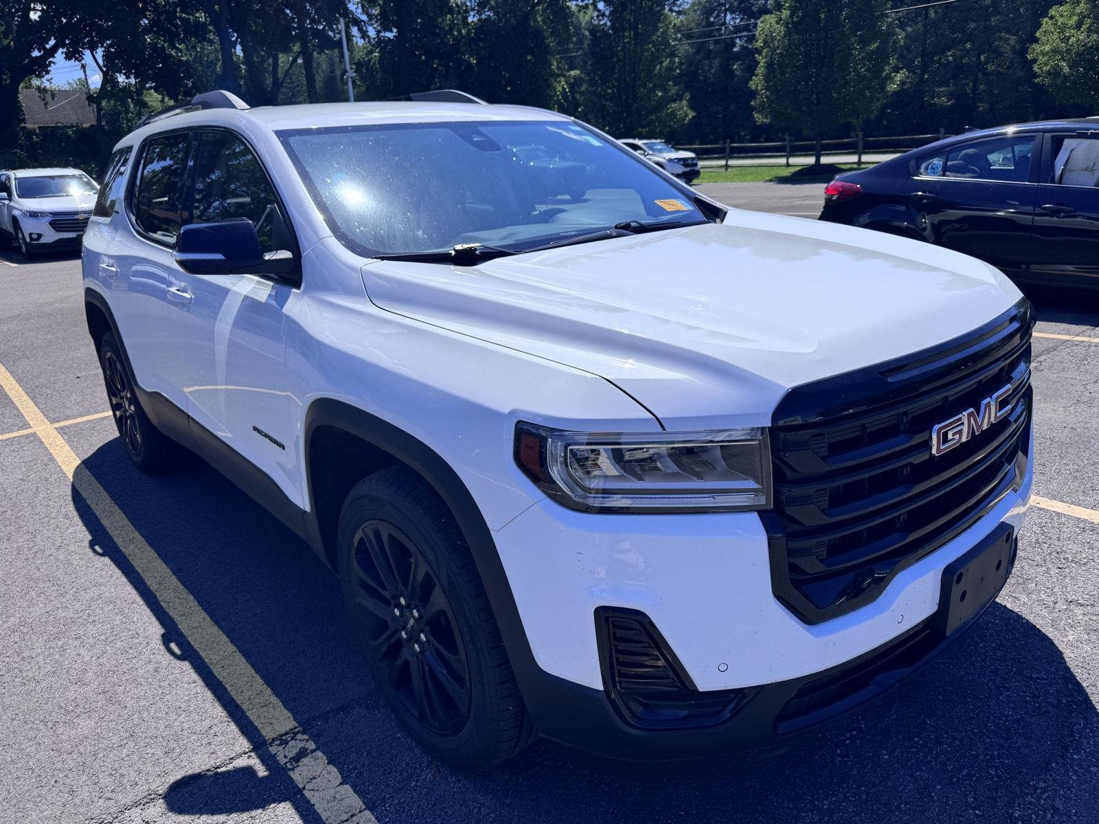 Used 2022 Summit White GMC SLE image 3