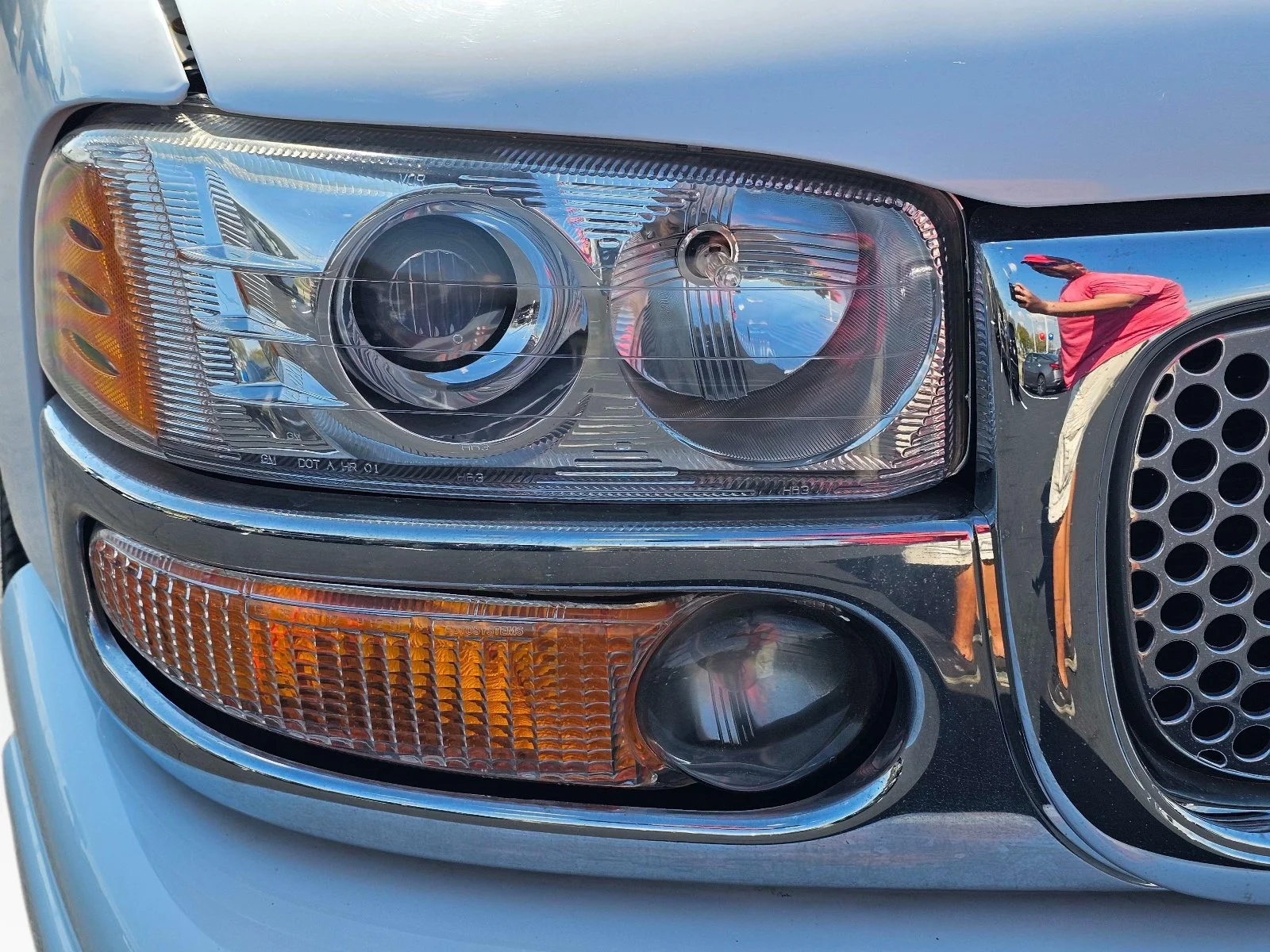 Used 2005 Summit White GMC Denali image 5