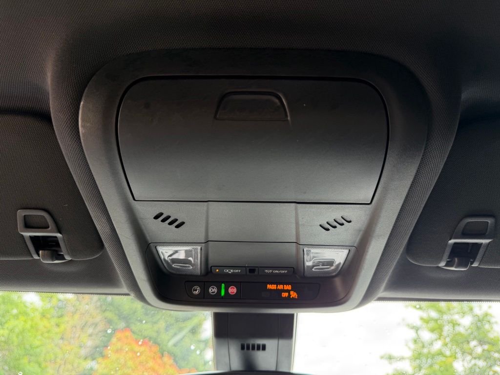 Used 2022 Summit White Chevrolet RS image 27