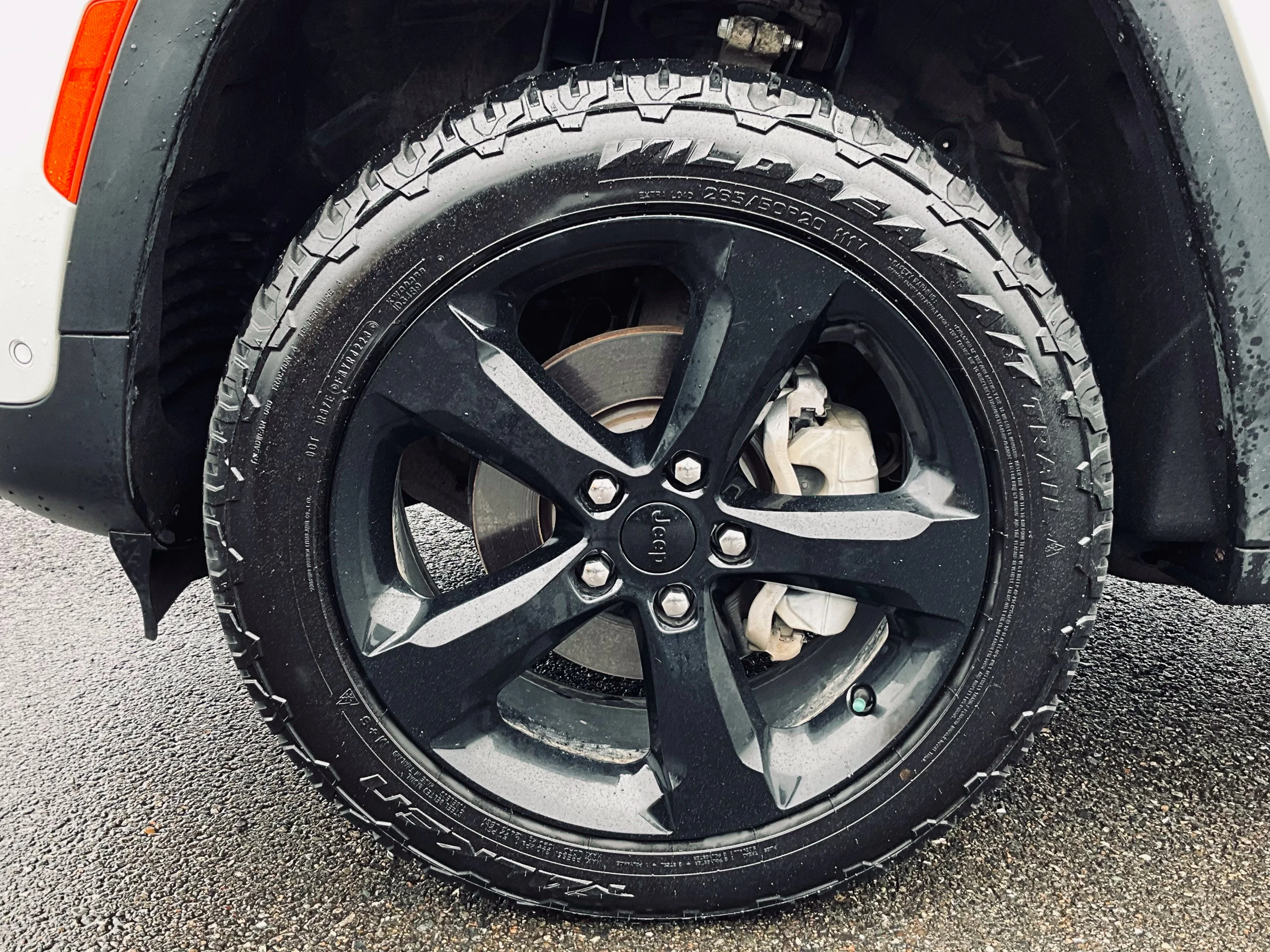 Used 2023 White Jeep Limited image 27