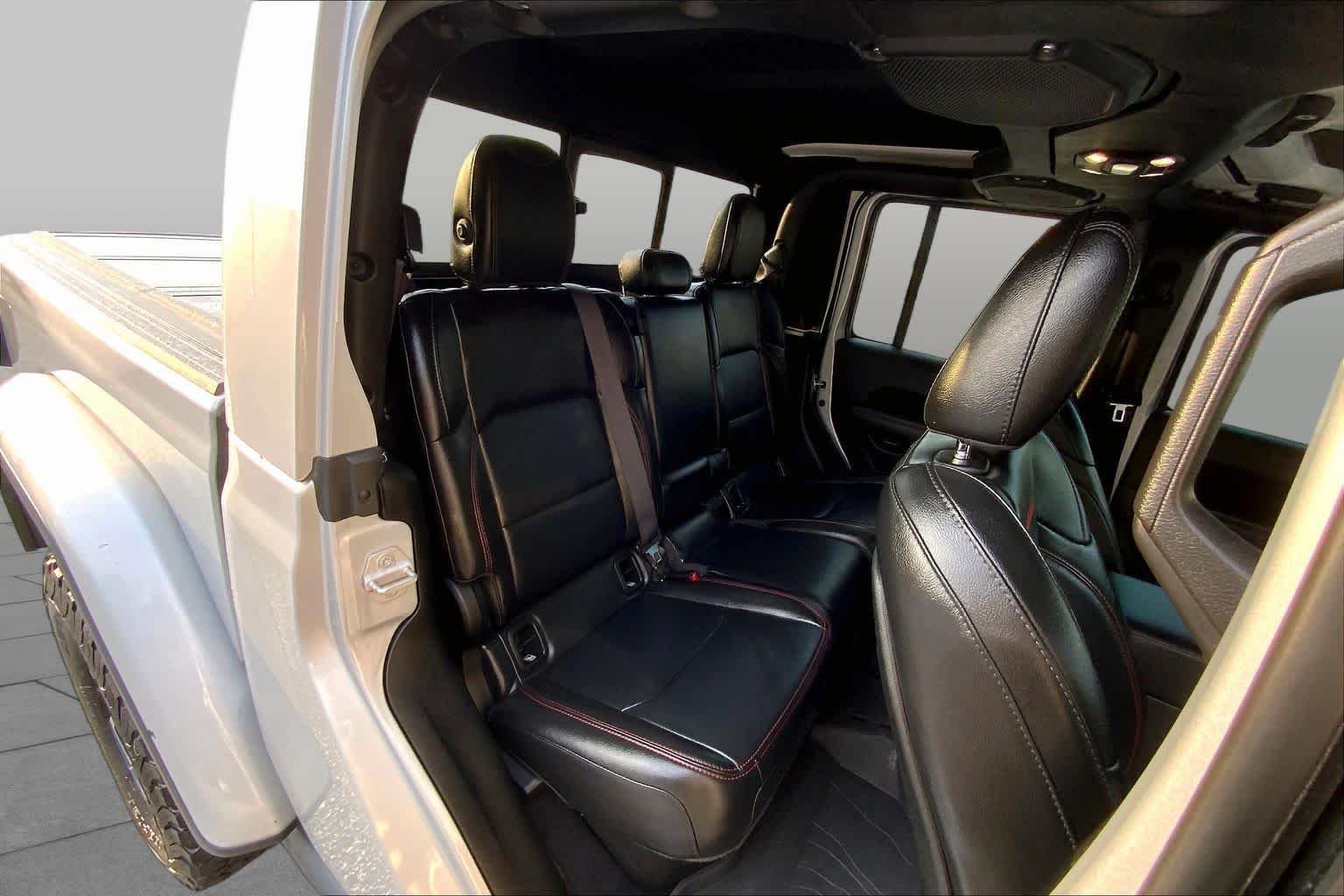 Used 2022 Silver Zynith Clearcoat Jeep Rubicon image 19