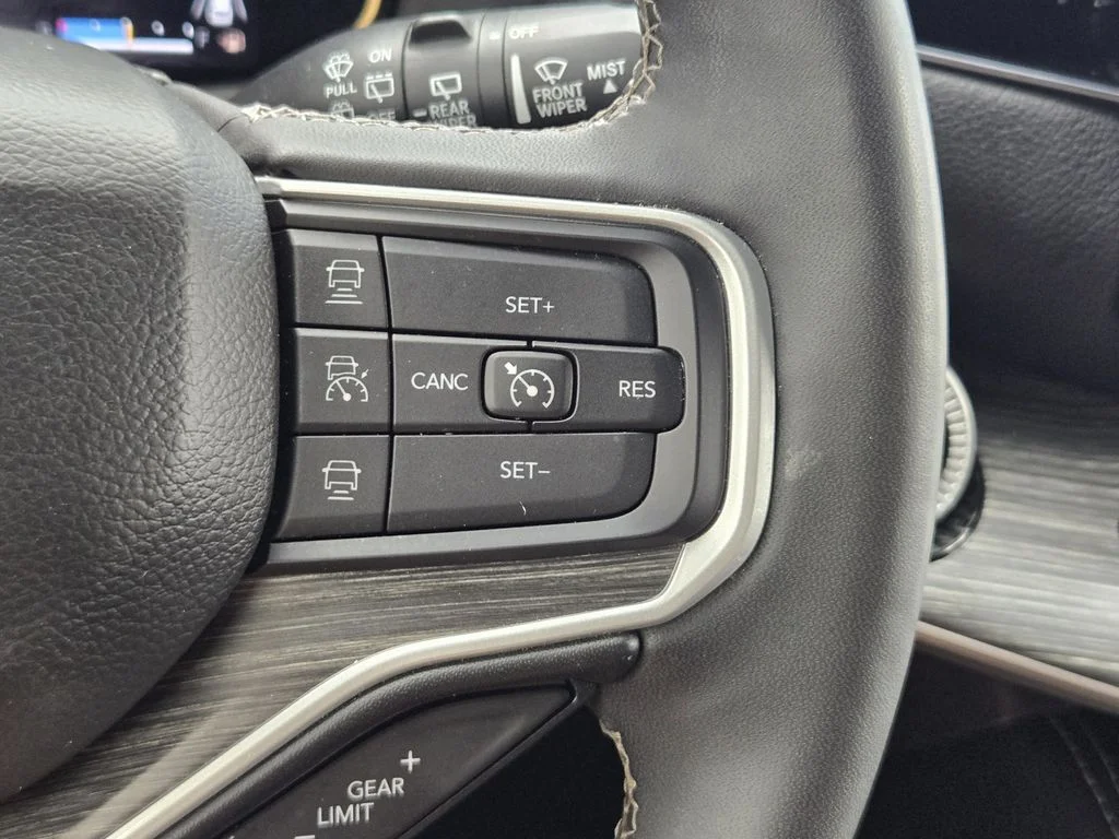 2023 Jeep Wagoneer L Series II - Photo 31