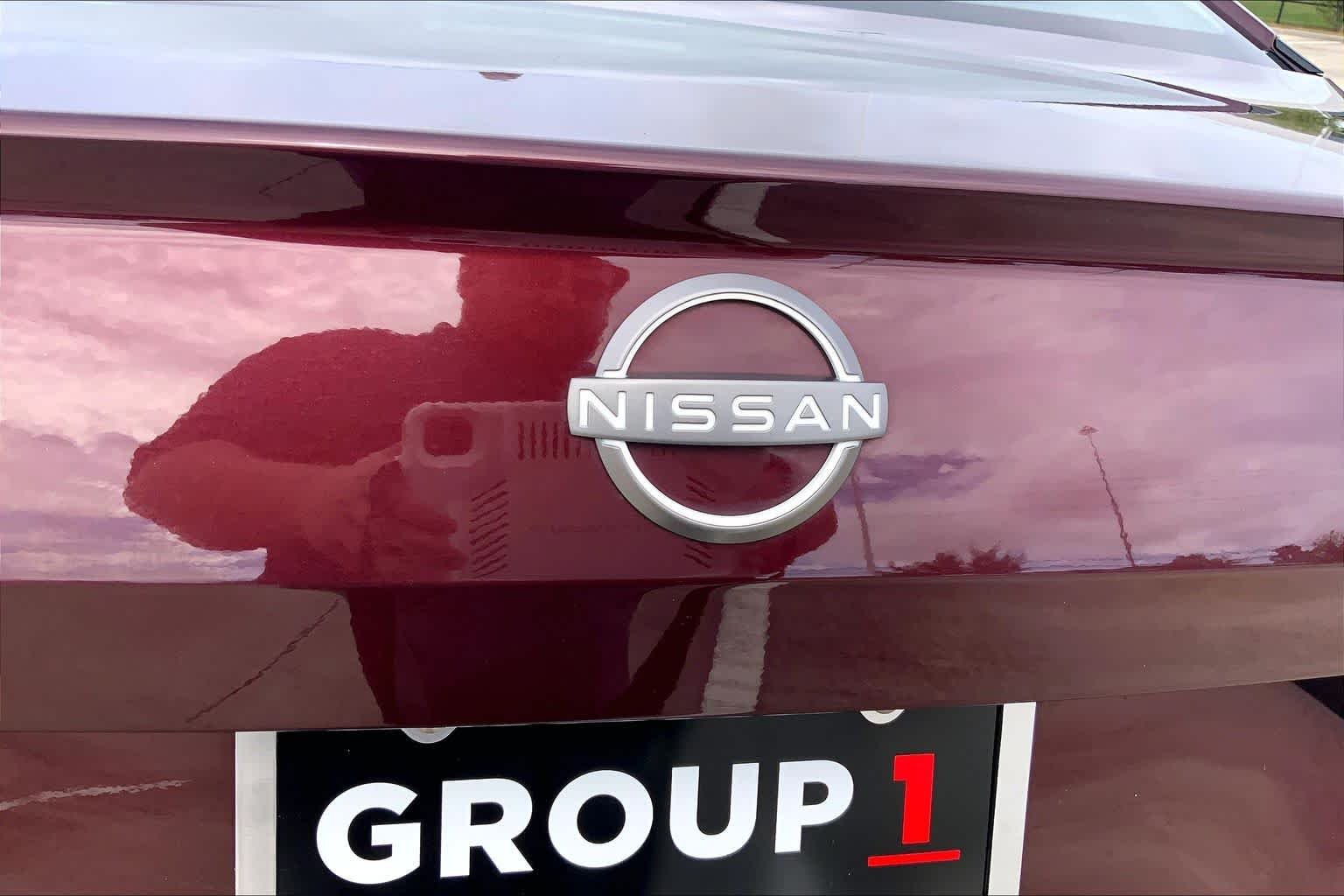 Used 2025 Garnet Pearl Metallic Nissan SV image 10