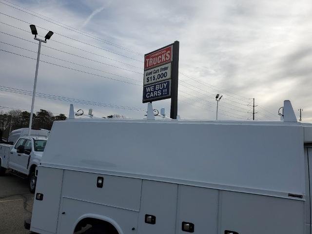 New 2025 Oxford White Ford E-350 SRW image 28