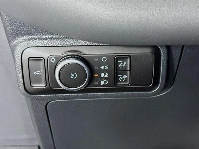 New 2026 Star White Metallic Tri-Coat Ford Active image 44