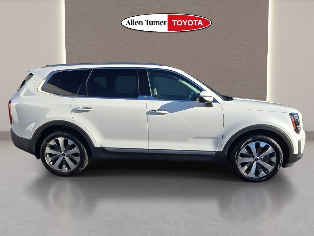 Used 2020 White Kia S image 6